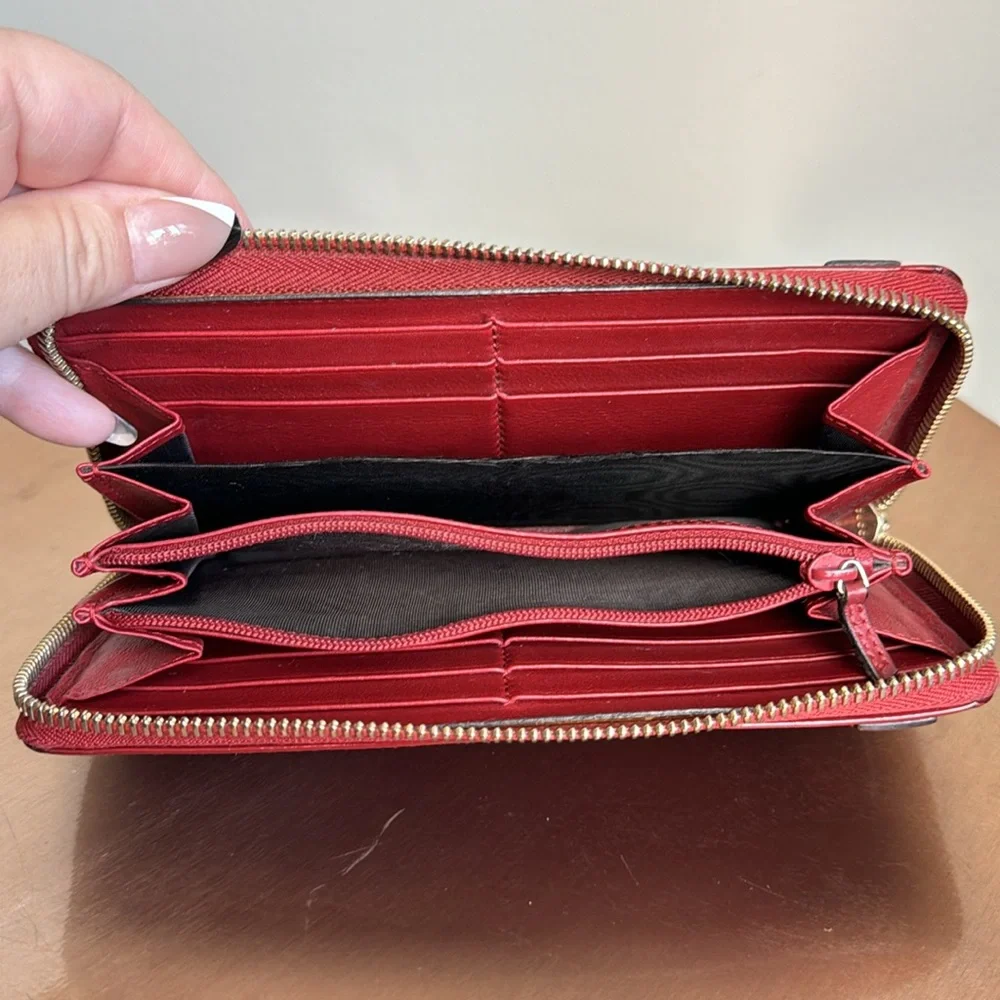 Authentic Gucci zip around long wallet